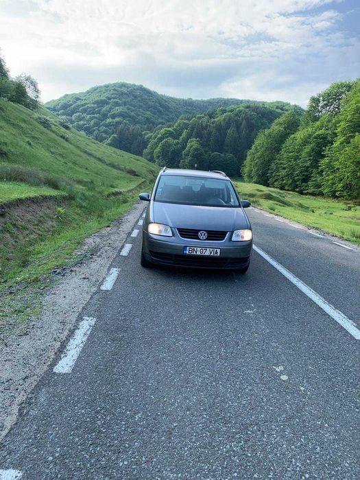 VOLKSWAGEN Touran