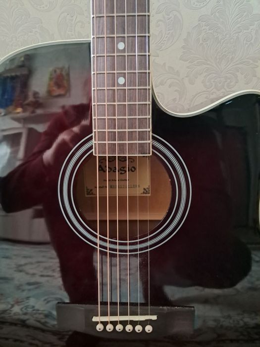 Продам гитару акустиескую