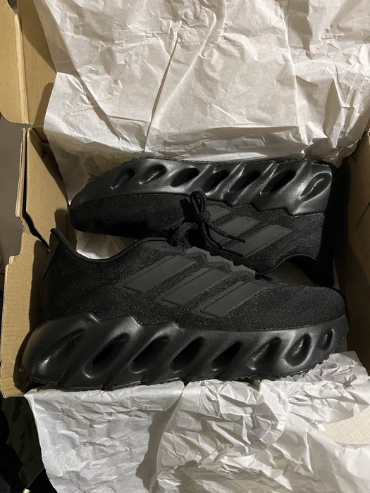 Чисто нови маратонки Adidas, никога не са носени.