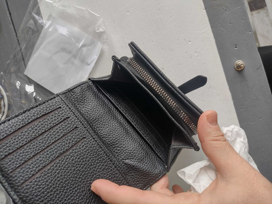 Чисто ново портмоне