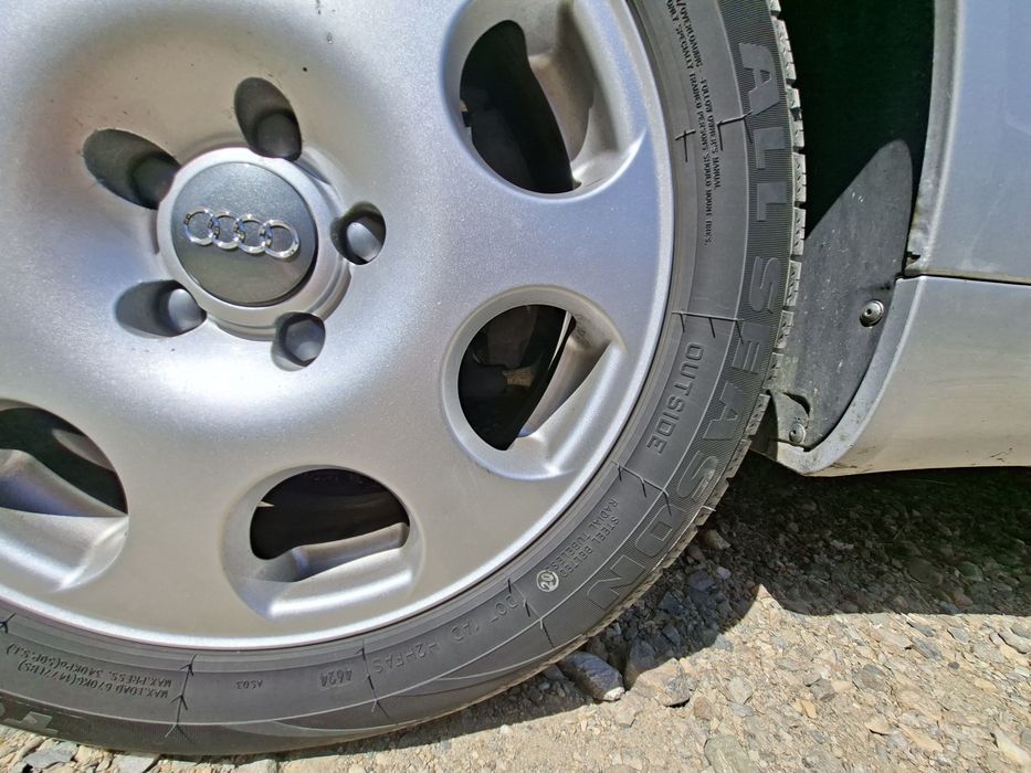 Audi A4 an 2004 2.0 benzină