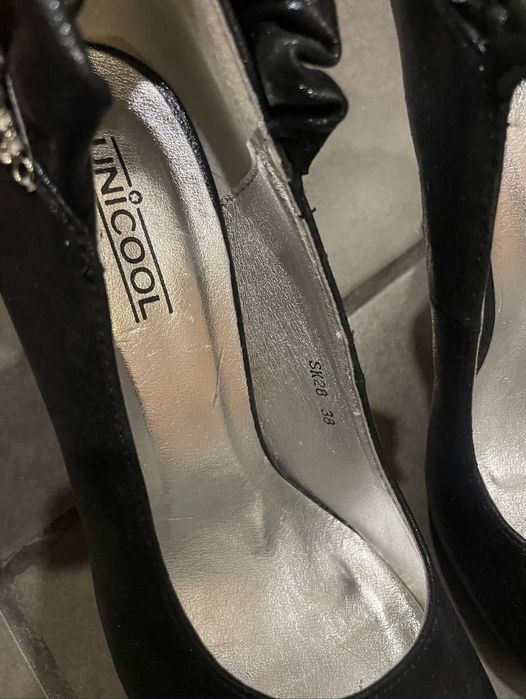 Обувки с висок ток