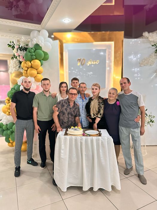 Ведущие+живой вокал