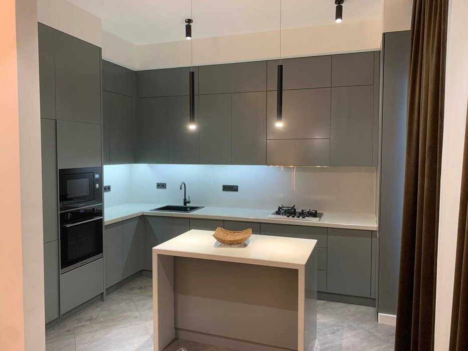 большааая квартира  сдается впервые