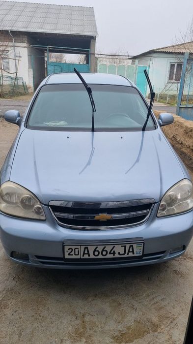 Lacetti 2010 sotiladi