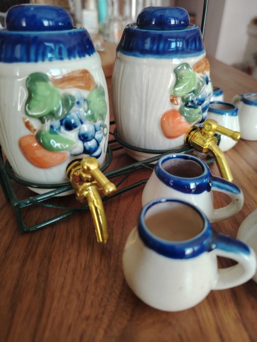 Керамичен ракиен сервиз с 6 малки чаши