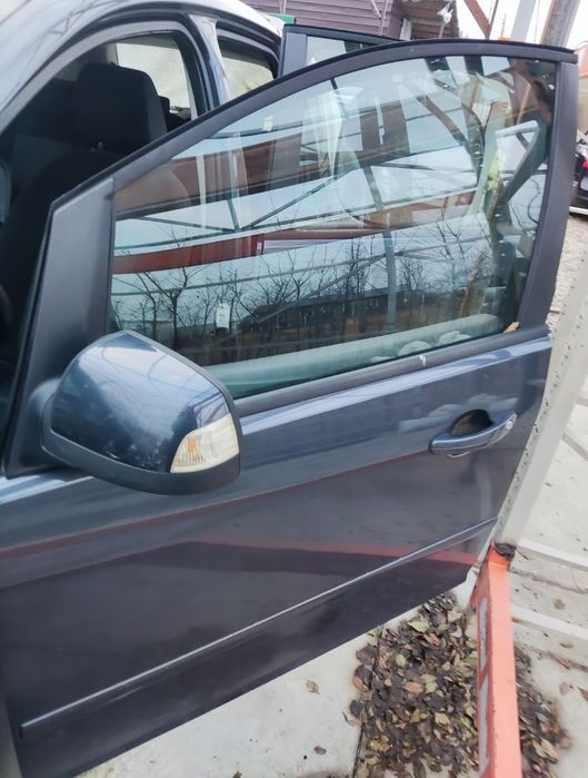 vînd portiere Ford C max an 2009