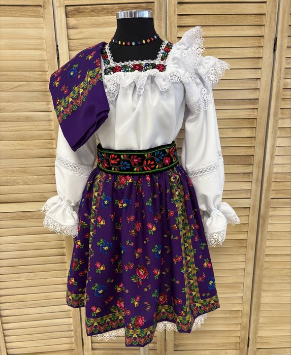 Costum popular pentru femei de Maramures complet
