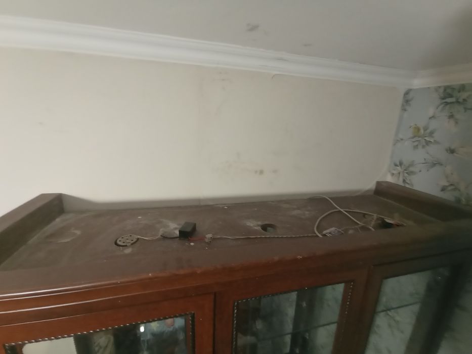 Продам сервант .