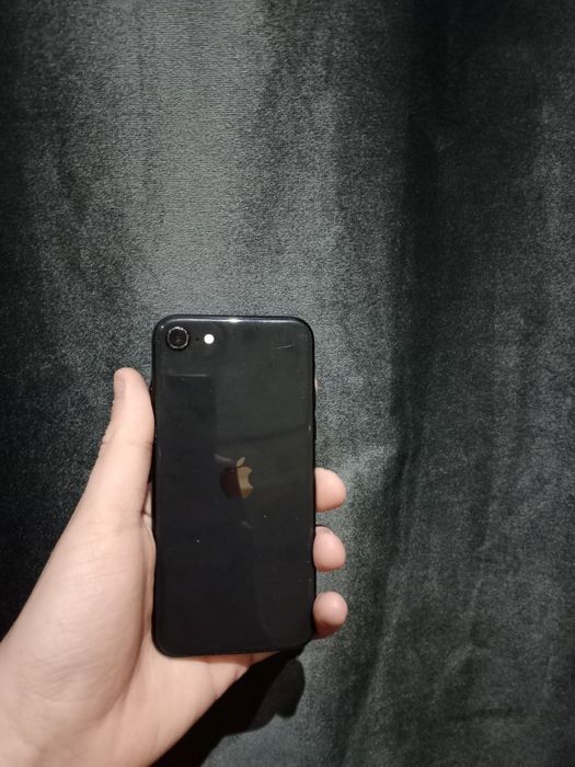 Айфон се2020 64гб