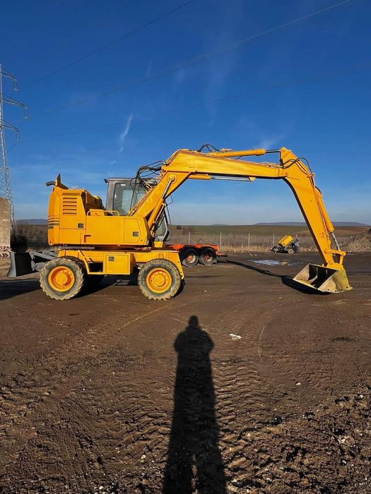 Excavator CASE 19,3t pe roti,  cu 6000 ore SCHIMB CU AUTO SAU 7-9 tone