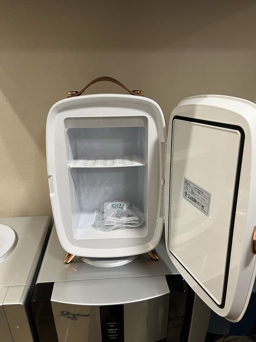 Мини холодильник для косметики