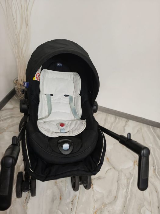 Carucior copil chicco trio sprint 3 in 1. Impecabil