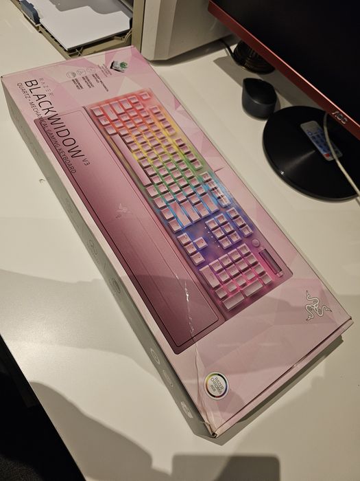 Tastatura Roz Razer BlackWidow V3 Gaming Quartz Mecanica; Green Switch; RGB; Cutie originala