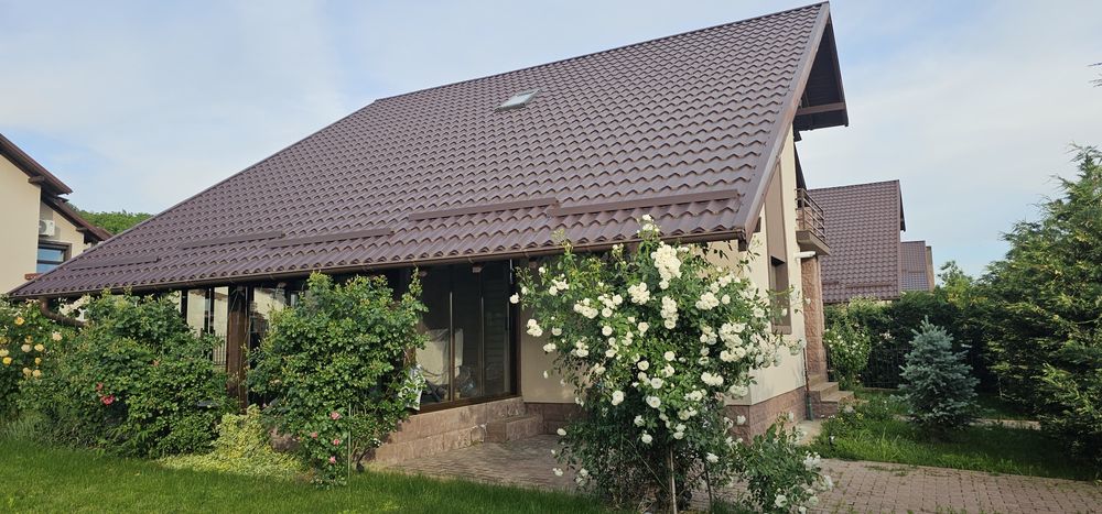 Casă individuală de închiriat, Doicești, cartier Dealul cu Tei, 136 mp, teren 460 mp