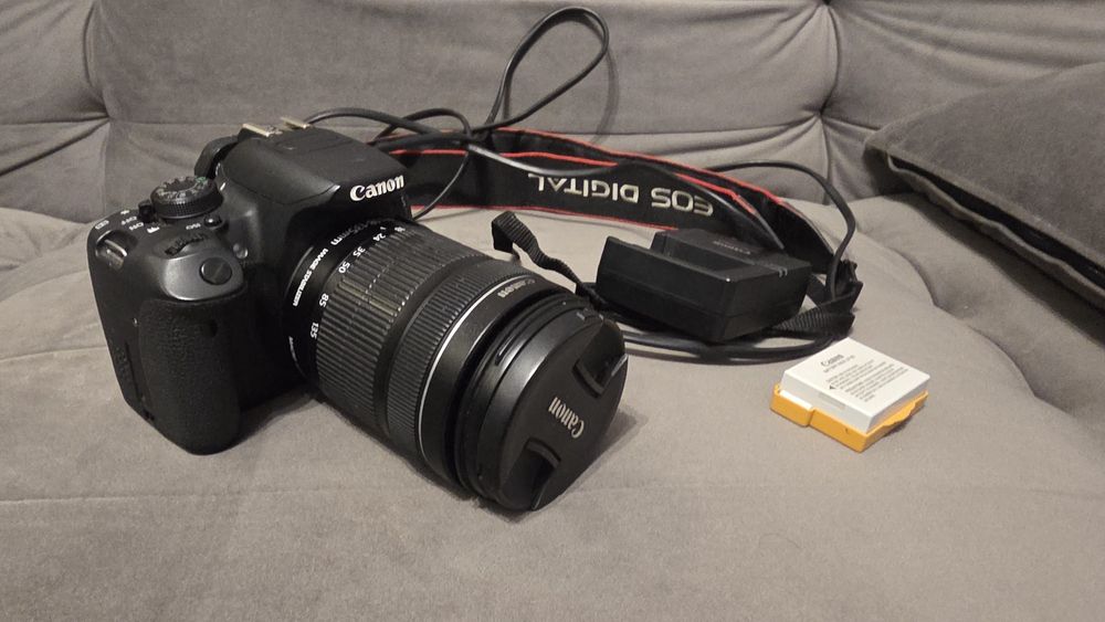 Aparat foto Canon Eos 700d