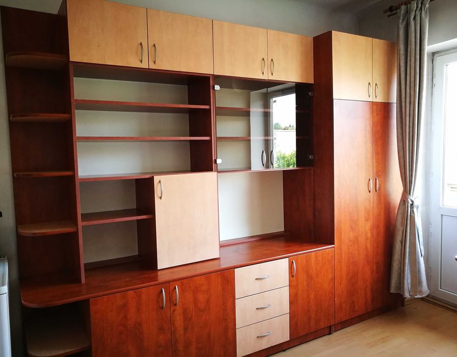 Dau în chirie garsonieră în zonă centrală , cu CT și climă