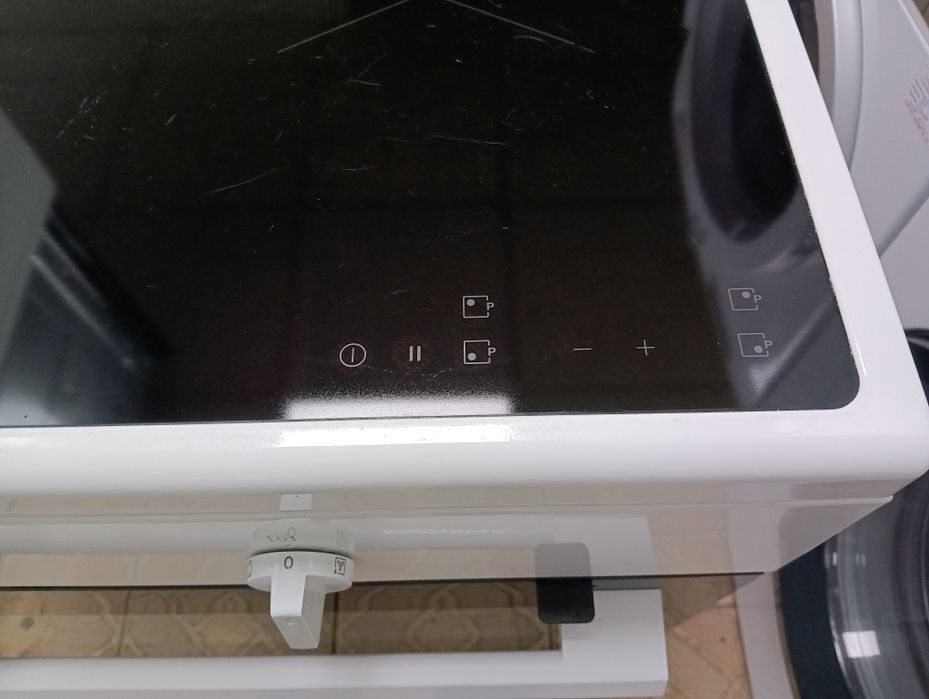 Печка с индукционни котлони Elektrolux с 2 години гаранция!