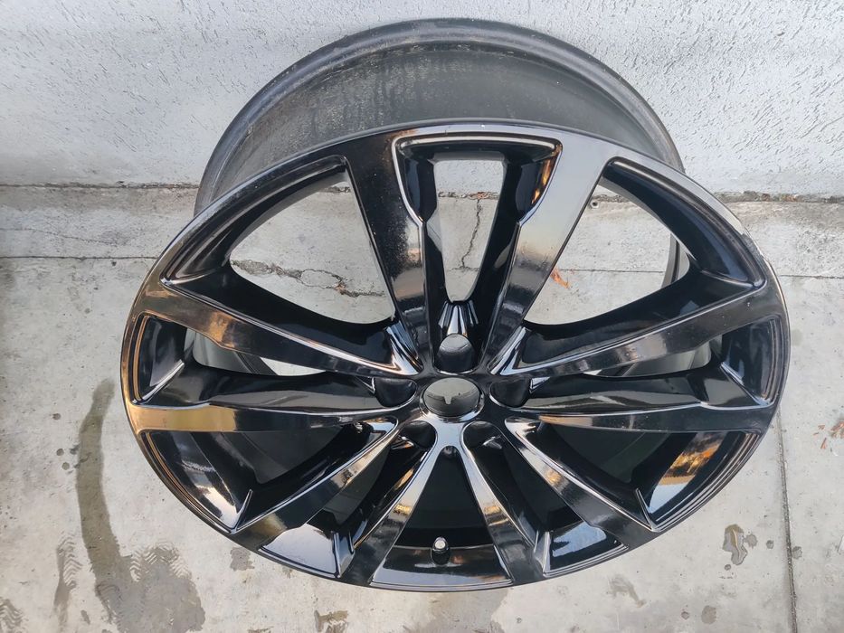 1x Janta aliaj 20'' Negru lucios Jaguar E Pace / F pace anvelopa 235/50R20 Pirelli J9C3-JA SDG / J9CM-AA GB