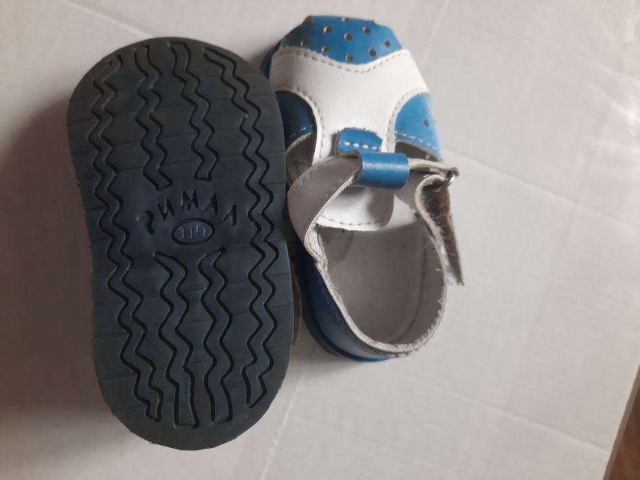 Продам детскую обувь.