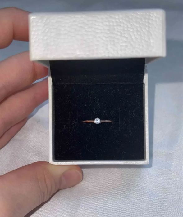 Pandora кольцо с голубым камнем