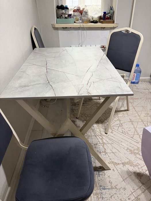 Продам обеденный стол и 4 стула