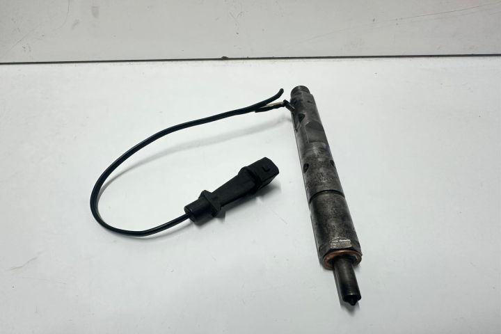 Injector 2.9 td A0000104851 Mercedes-Benz E-Class W210 seria