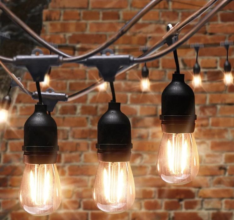 Ghirlanda cu becuri pe curent