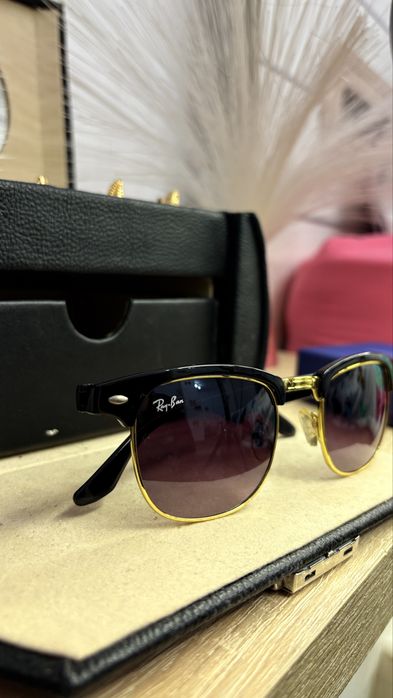 Ochelari de soare Ray-Ban Clubmaster – Ramă Neagră/Auriu