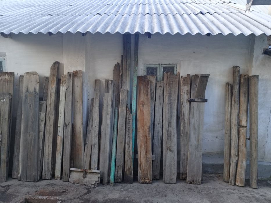 Старые доски для чёрного потолка