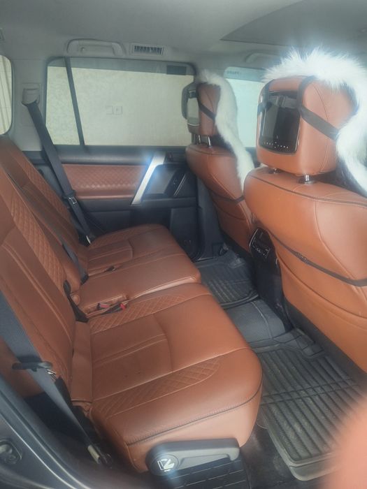 Tayota land cruiser prado