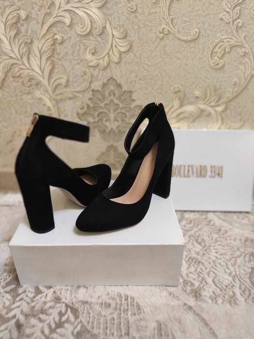 Продаётся женская обувь, размер 38/39.