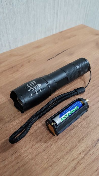 Нов фенер + 3 нови батерии (тип AAA)