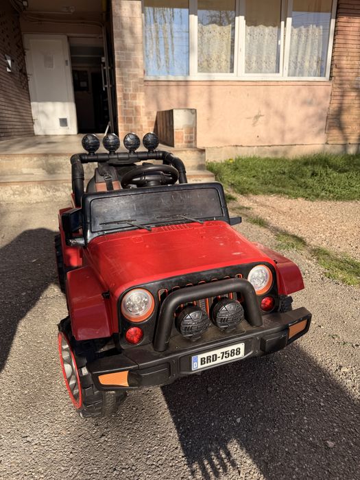 Masinuta eletrica pentru copii…