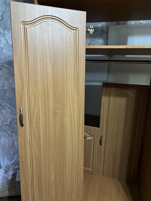 Продам срочно шкаф