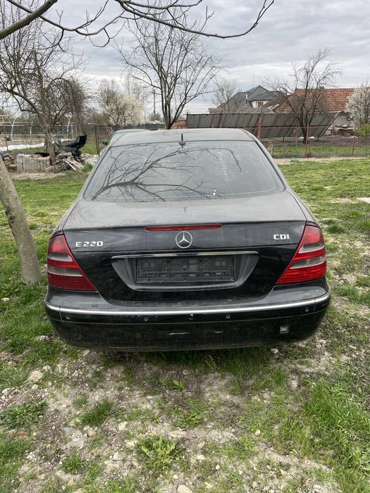 Dezmembrez Mercedes  E 220 cdi W 211