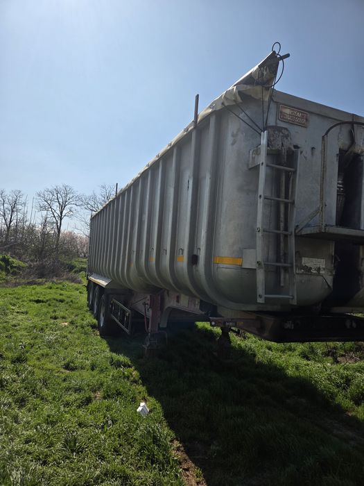 Vând remorca cereale