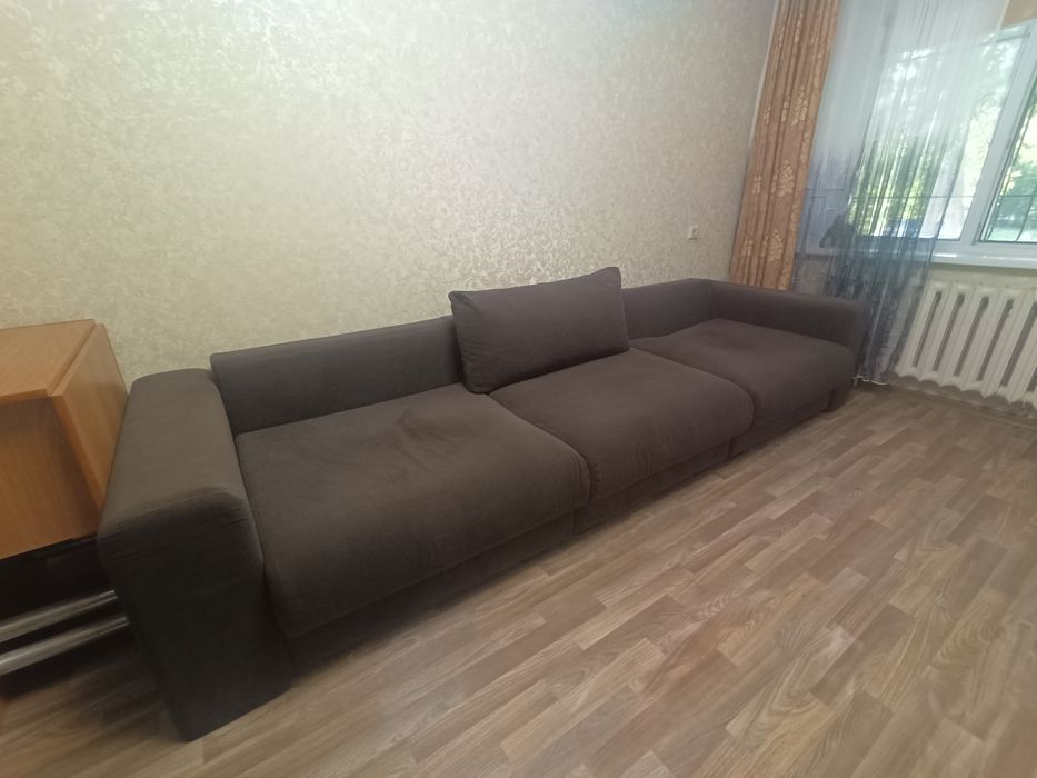 Продам диван в зал