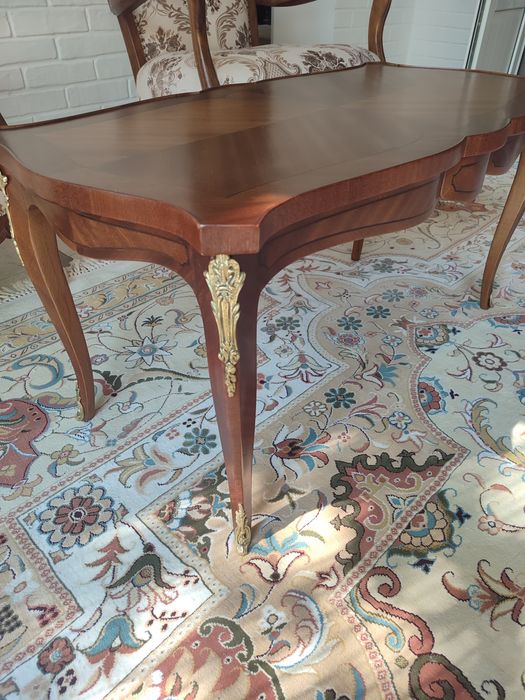 Продаётся антикварный журнальный столик