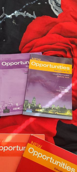 Учебници и учебни помагала по английски език