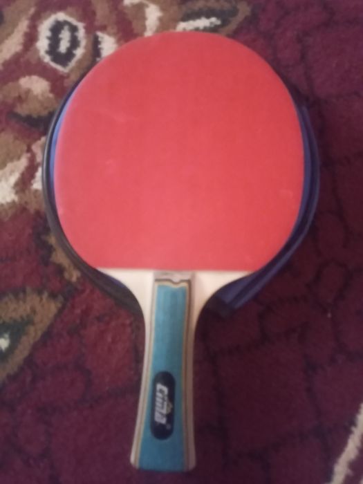 Tennis raketka sotiladi