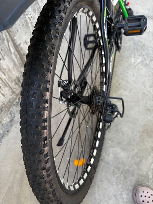 Новый велосипед в идеальном состоянии