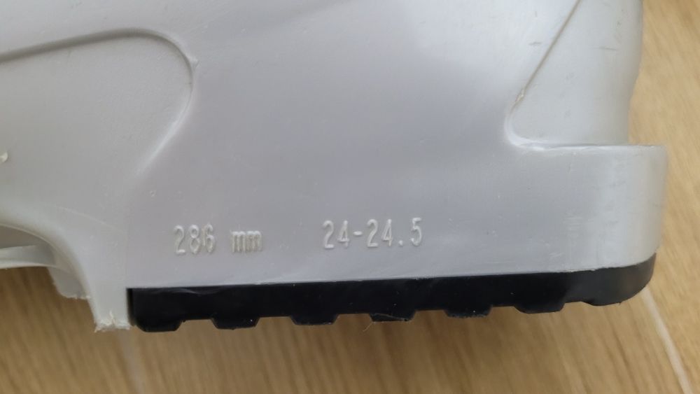 Clapari Salomon  ca NOI marime 24-24.5 Mondo, 286mm, 38-38 2/3 EU