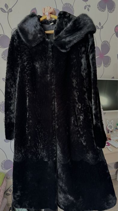 Продам шубу мутон, на капюшоне норка