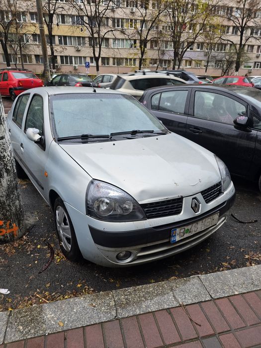 Vand autoturism Renault Clio 1.4 benzina 2003