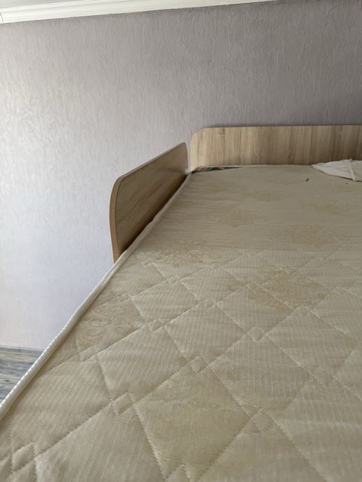 Продам двухъярусную кровать (диван)