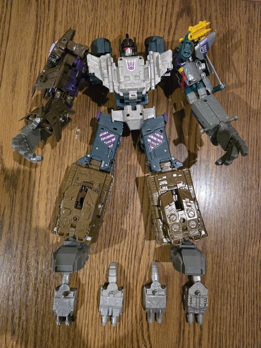 Transformera combiner wars bruticus