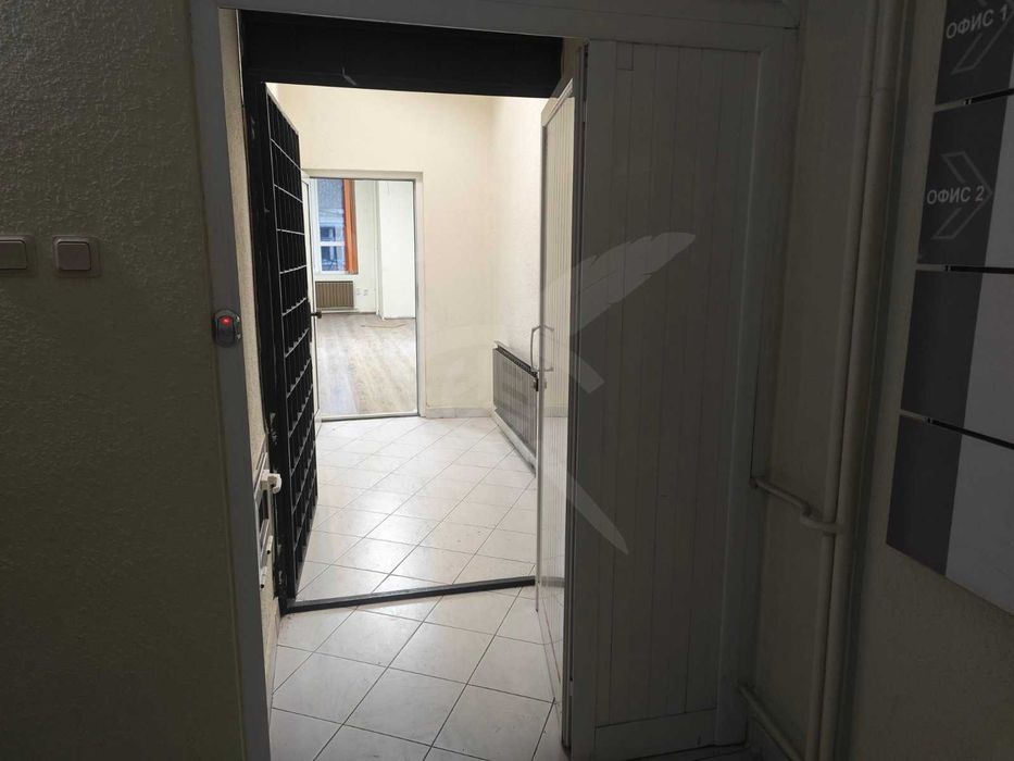 Дава се под наем Офис в Пловдив, Център - 230 кв.м за 997.05 € - Снимка #14