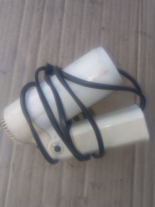 Feon  uscător păr 220v