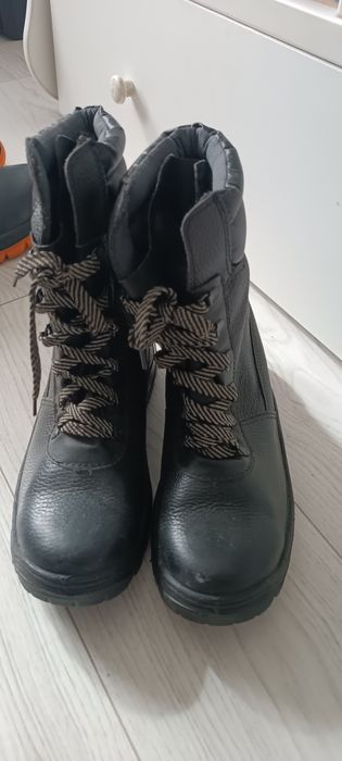 Продам спец обувь